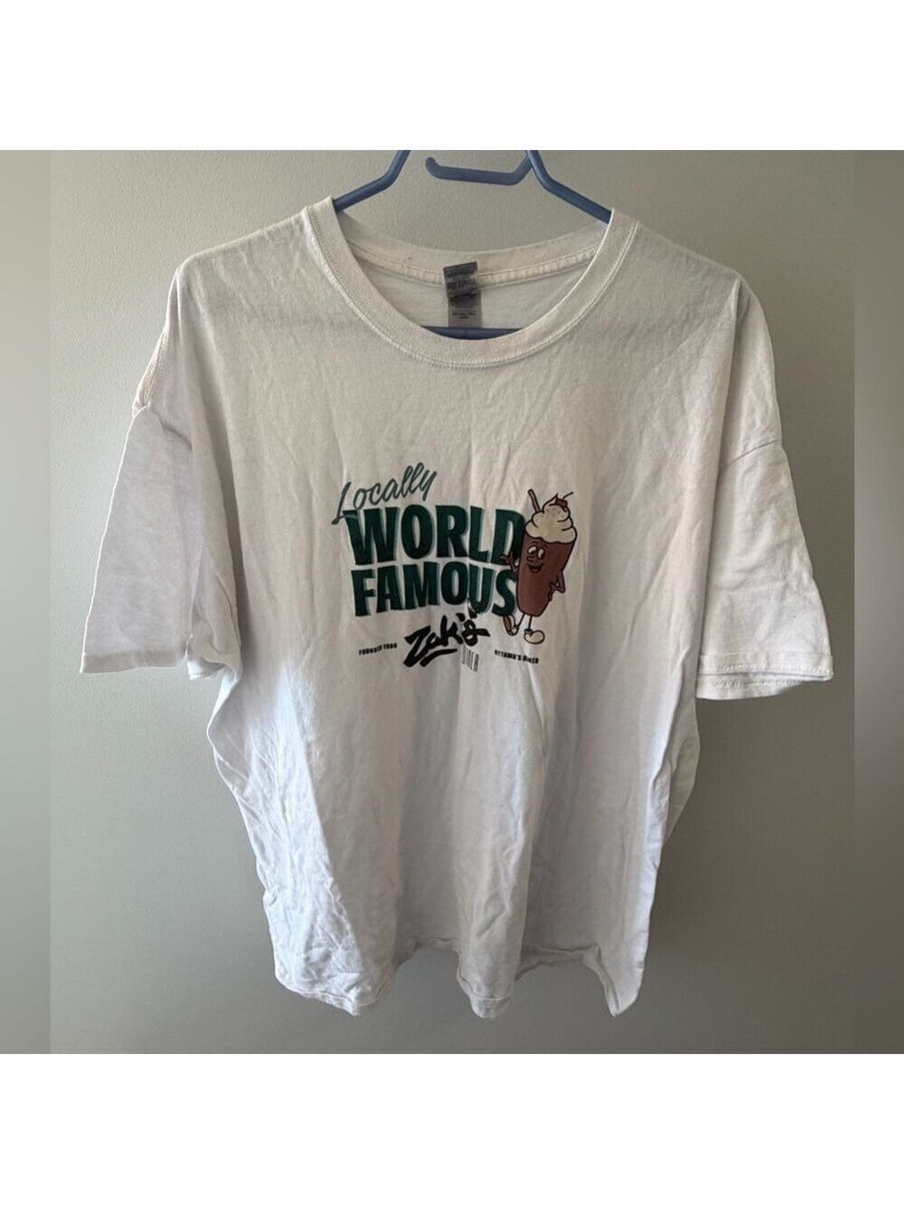 Gildan White T-Shirt Dark Green Graphic